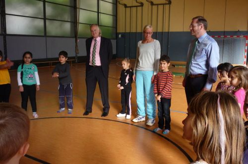 Frau Mahlke und die 1a hatten Besuch von der Stiftung "Unsere Kinder in Braunschweig"