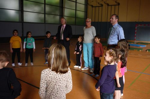 Frau Mahlke und die 1a hatten Besuch von der Stiftung "Unsere Kinder in Braunschweig"