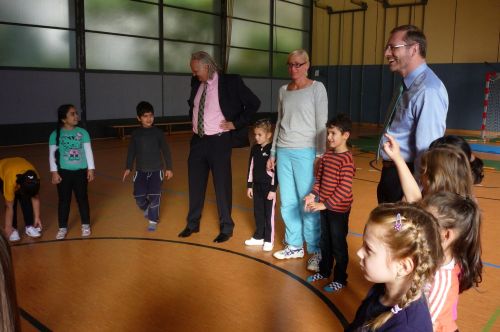 Frau Mahlke und die 1a hatten Besuch von der Stiftung "Unsere Kinder in Braunschweig"